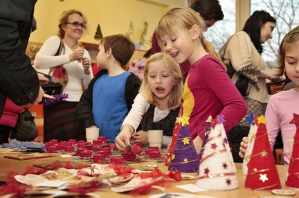 Vánoční besídka s jarmarkem družiny p. vychovatelky Václavíkové 15.12.2014