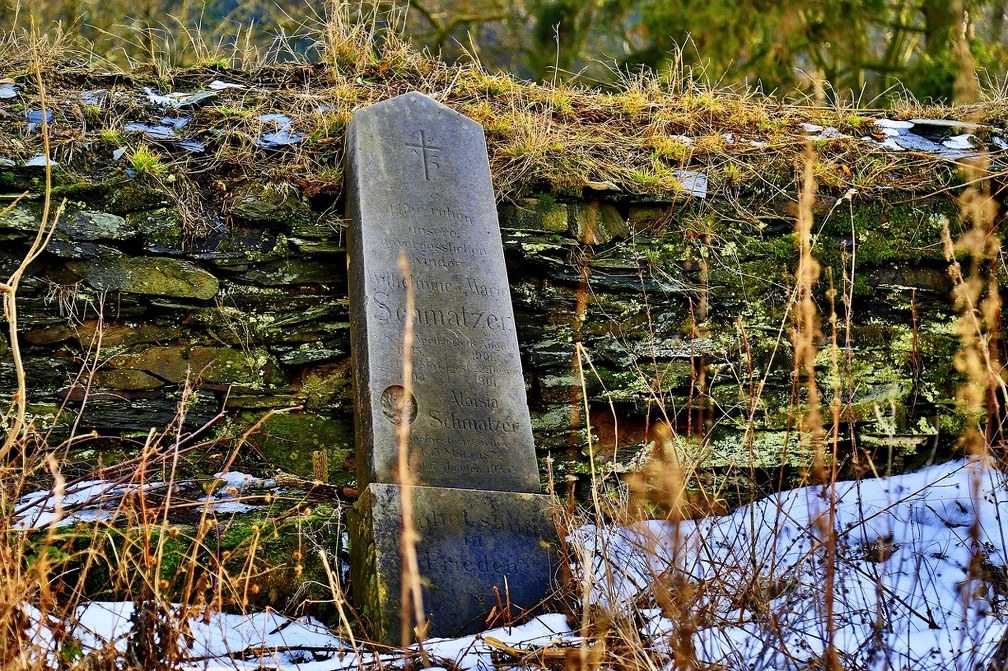 Veveří (Huzová) - pozůstatky pozdně barokní kaple svatého Jeronýma z roku 1791