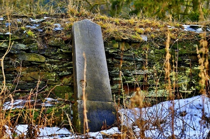 Veveří (Huzová) - pozůstatky pozdně barokní kaple svatého Jeronýma z roku 1791