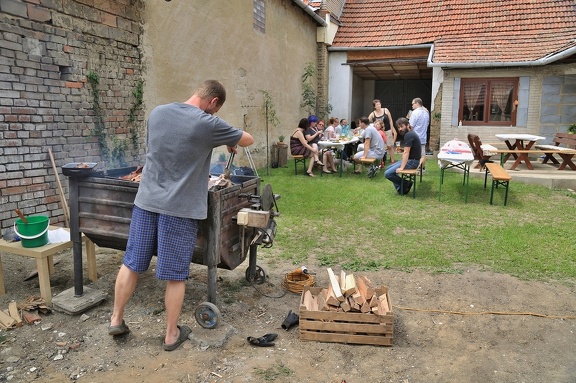 Pavlovy narozeniny 23.7.2016 - grilování selátka