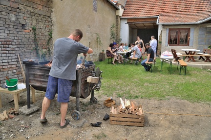 Pavlovy narozeniny 23.7.2016 - grilování selátka