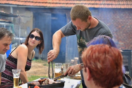 Pavlovy narozeniny 23.7.2016 - grilování selátka